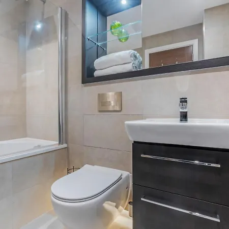 Executive Sleeps 4 2bed 2bath * York