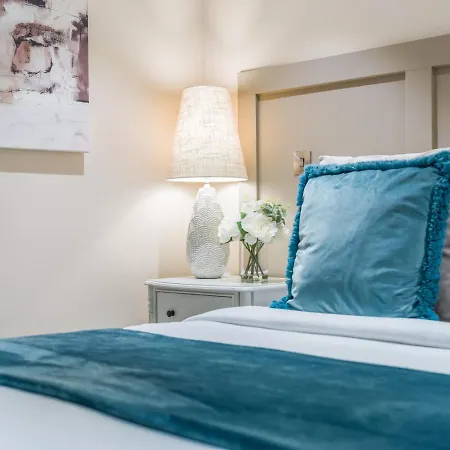 Executive Sleeps 4 2bed 2bath * 约克