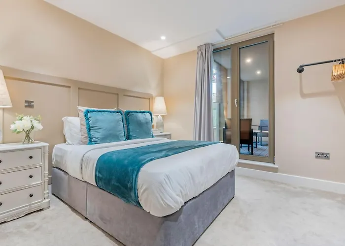 Executive Sleeps 4 2bed 2bath * 约克