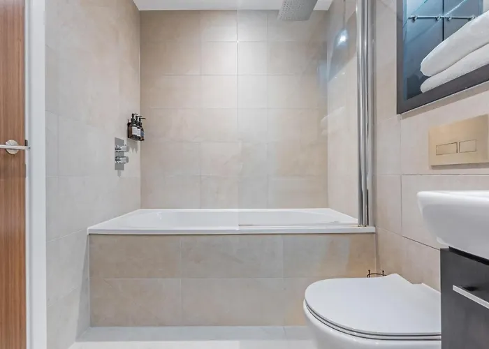 Executive Sleeps 4 2bed 2bath *