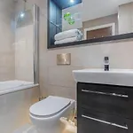Executive Sleeps 4 2bed 2bath * Йорк