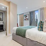 Апартаменты Executive Sleeps 4 2bed 2bath