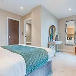 Executive Sleeps 4 2bed 2bath يورك