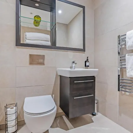 Executive Sleeps 4 2bed 2bath *