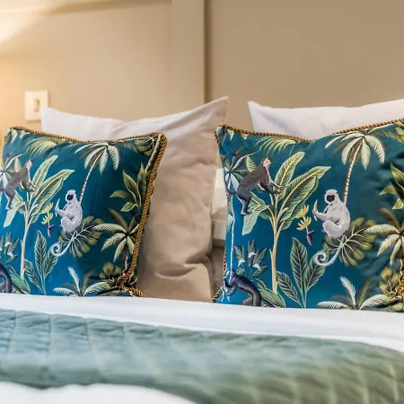 Executive Sleeps 4 2bed 2bath * 요크