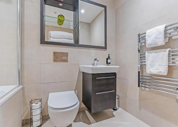 Executive Sleeps 4 2bed 2bath *