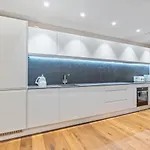 Executive Sleeps 4 2bed 2bath * York