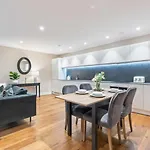 Executive Sleeps 4 2bed 2bath *