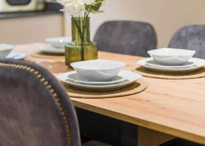 Executive Sleeps 4 2bed 2bath *